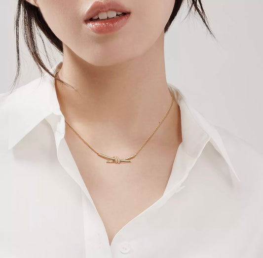 Women’s rose gold knot necklace adjustable chain