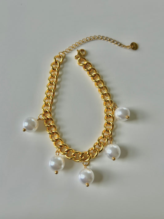 Freshwater pearl bracelet gold