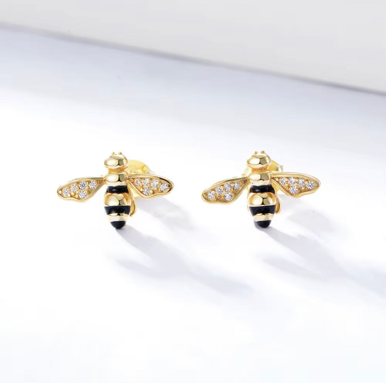 The Queen Bee Stud Earring - 18K Gold PVD